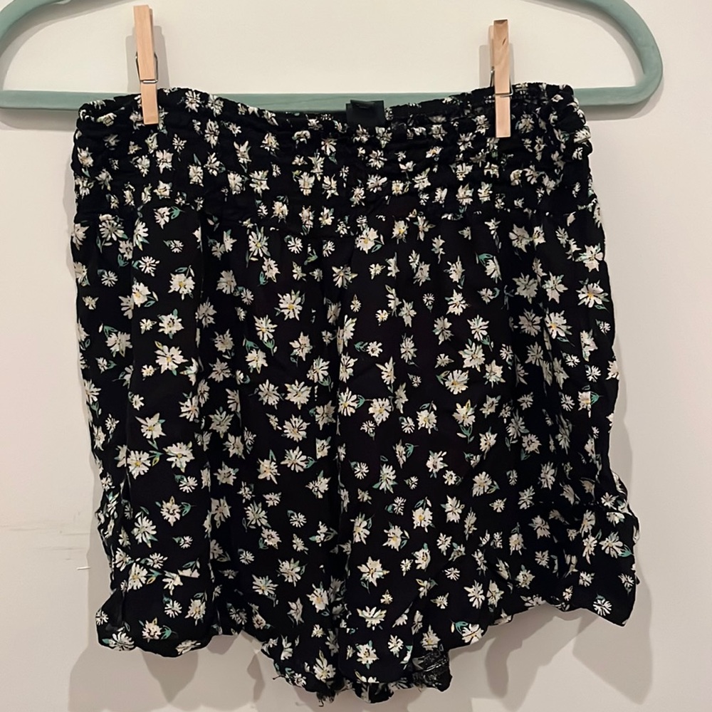 wild fable shorts black with white daisies